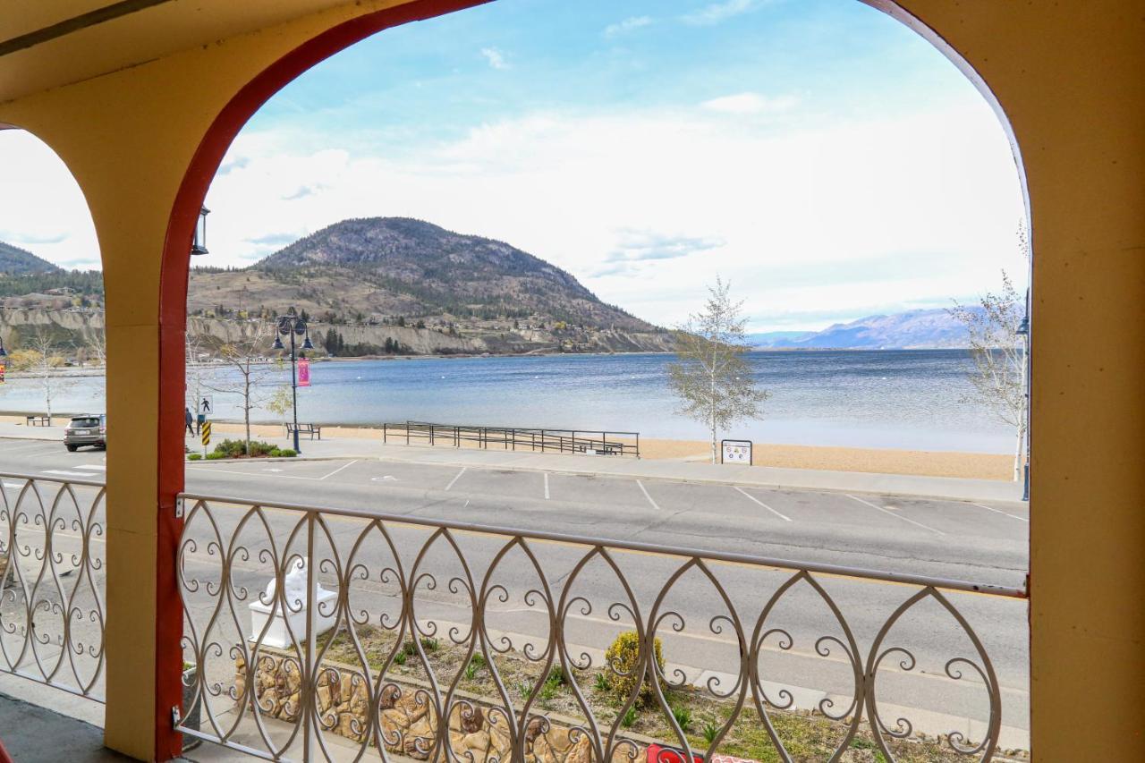 Spanish Villa Resort Penticton Exterior foto