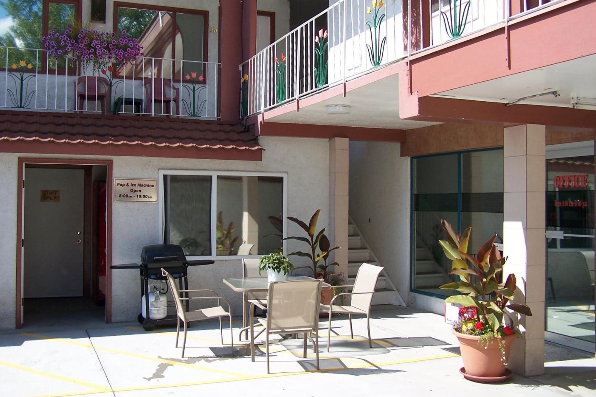 Spanish Villa Resort Penticton Exterior foto