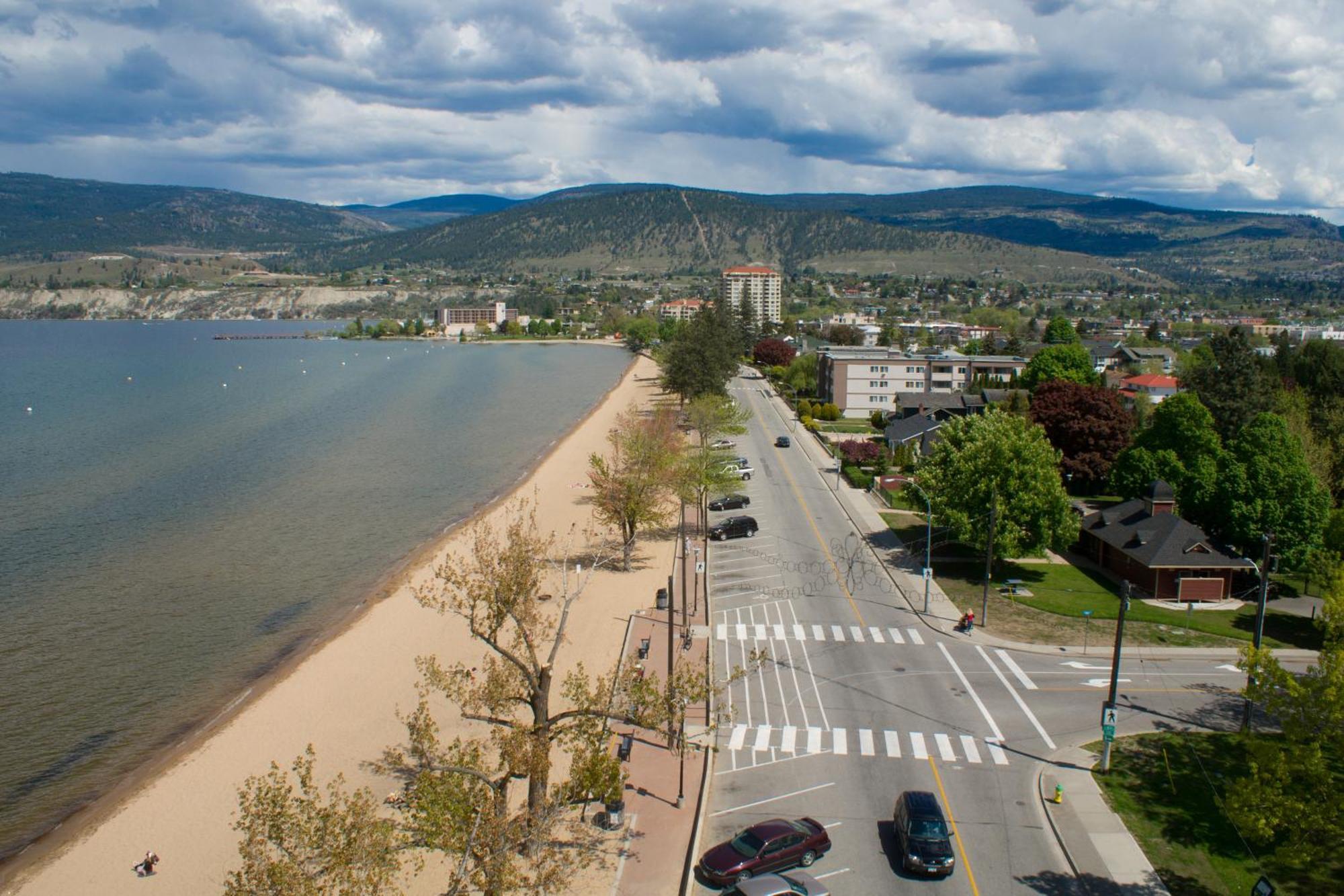 Spanish Villa Resort Penticton Exterior foto