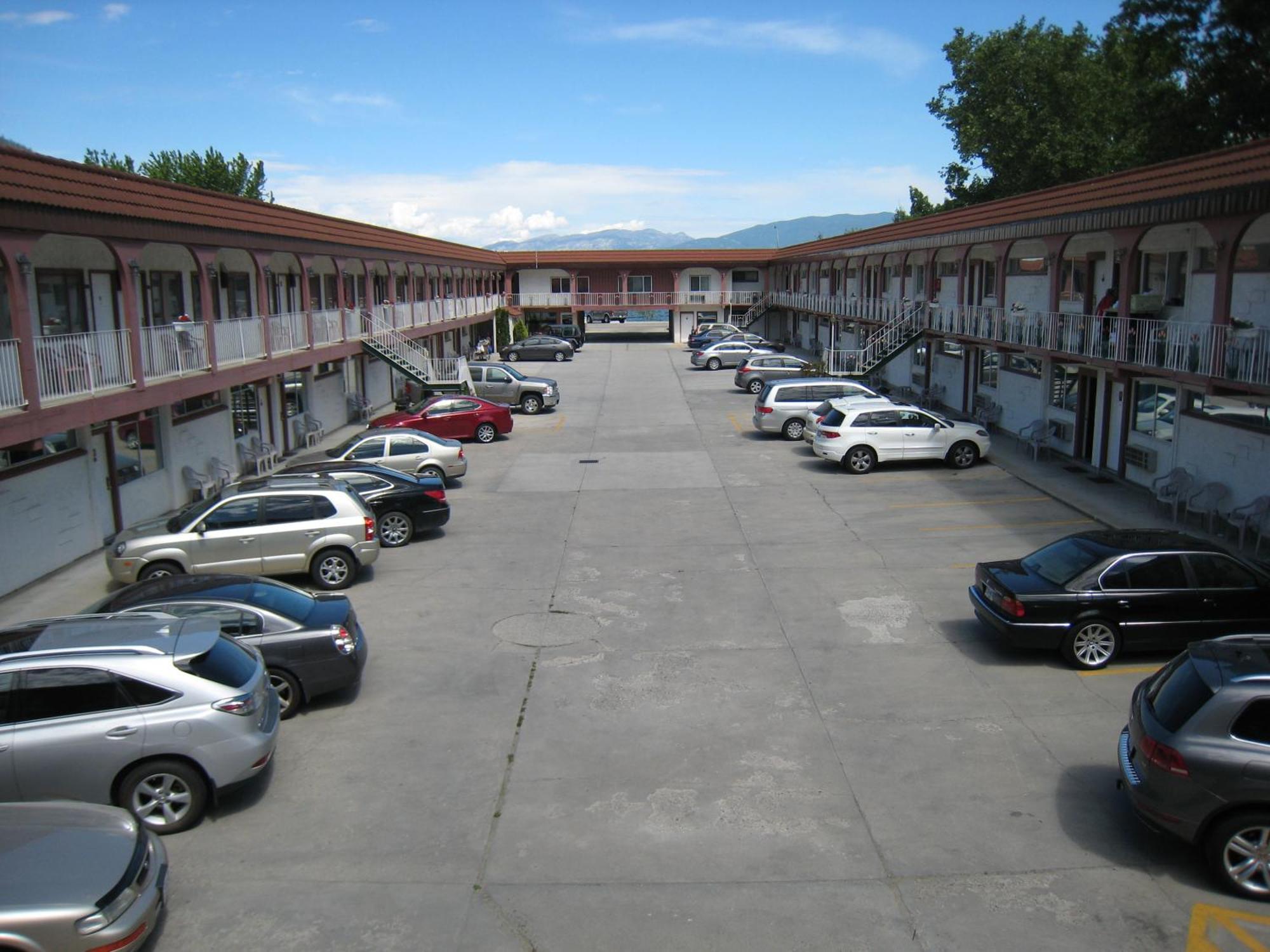 Spanish Villa Resort Penticton Exterior foto