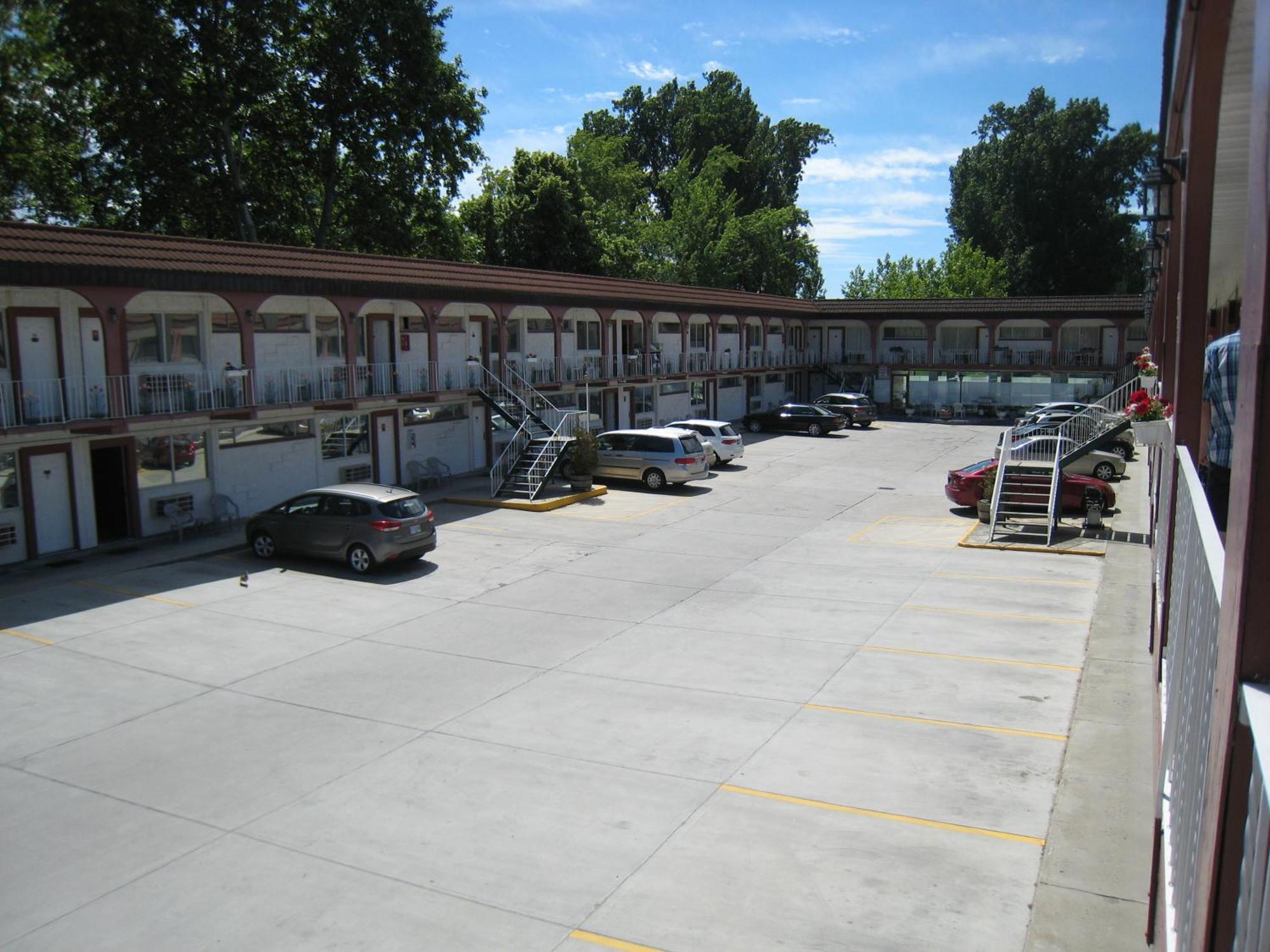 Spanish Villa Resort Penticton Exterior foto